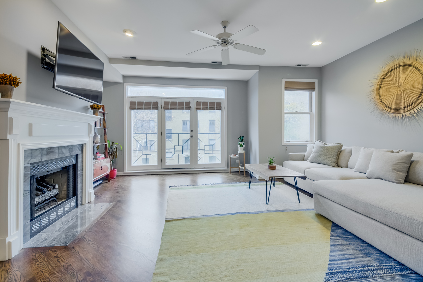 1541 W Roscoe Street Unit: 2