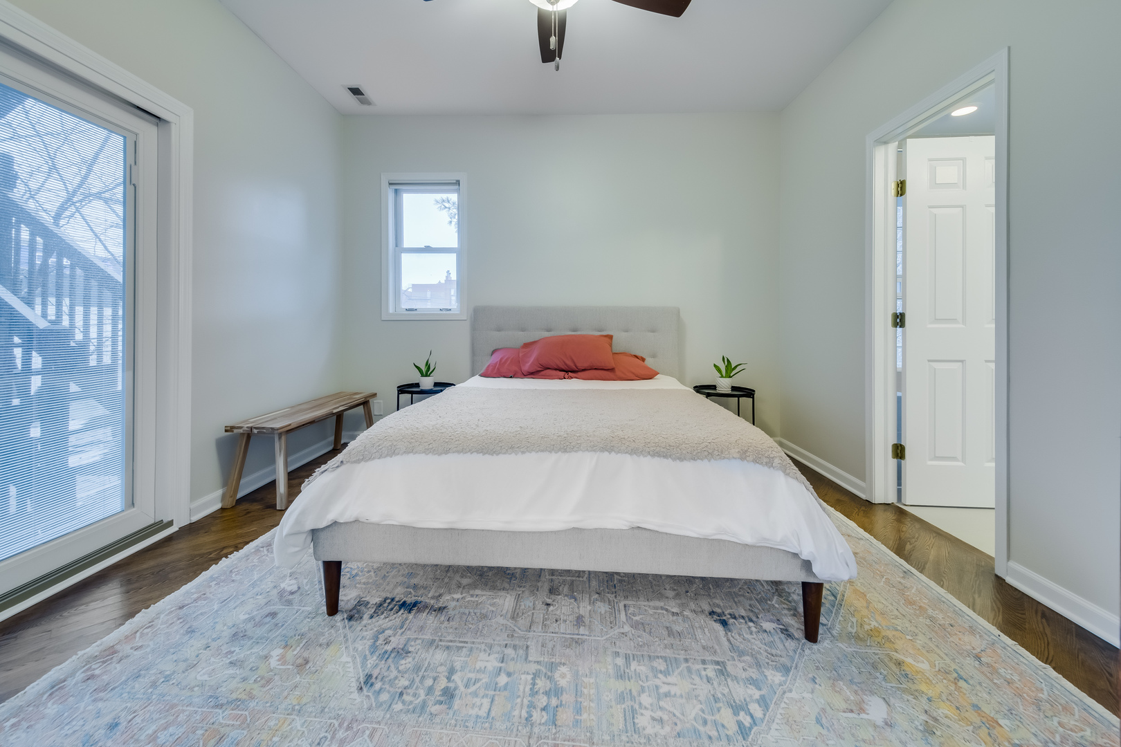 1541 W Roscoe Street Unit: 2