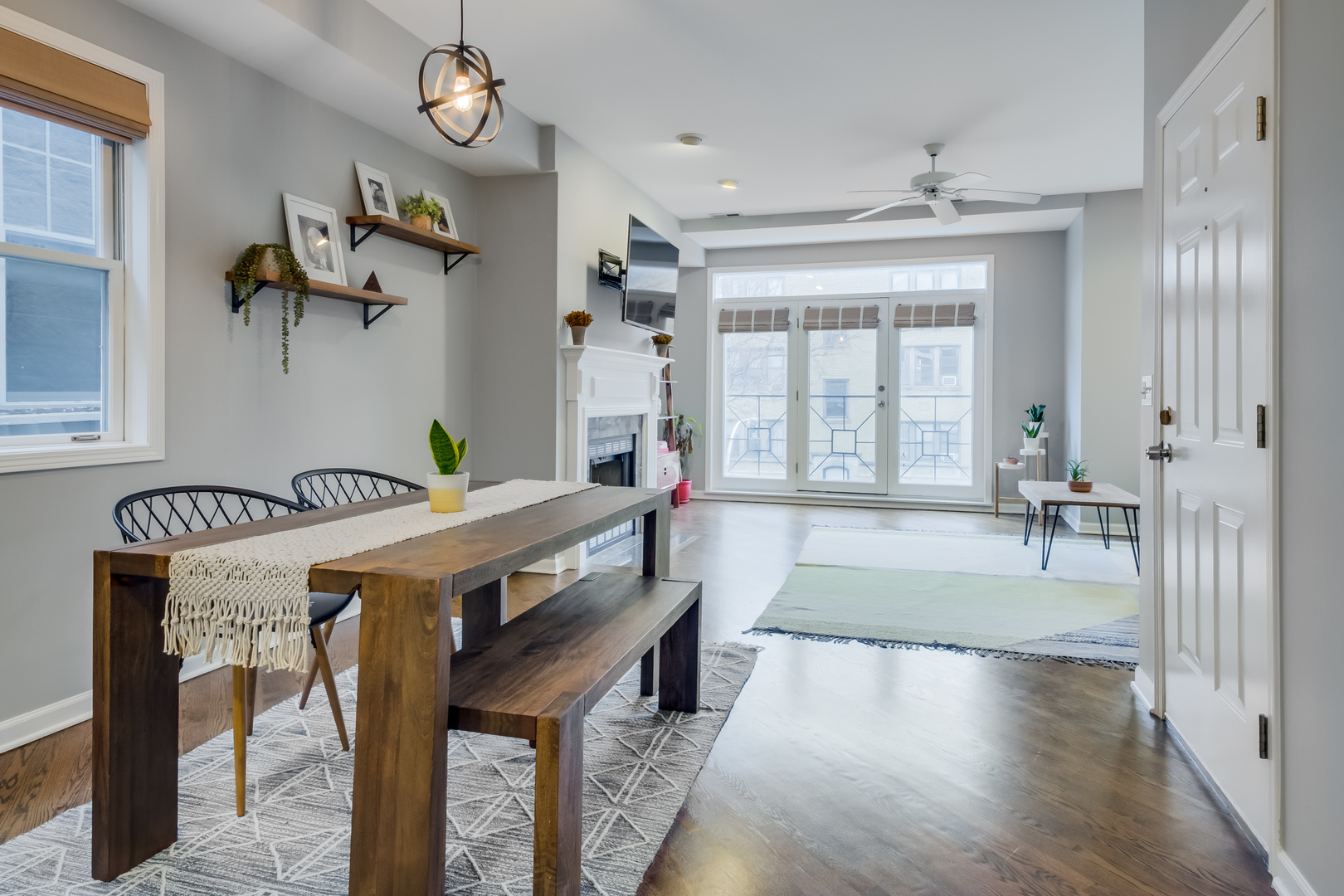 1541 W Roscoe Street Unit: 2