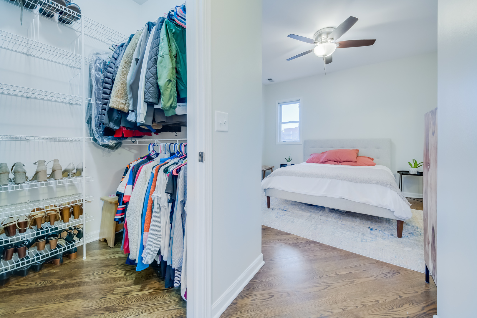 1541 W Roscoe Street Unit: 2