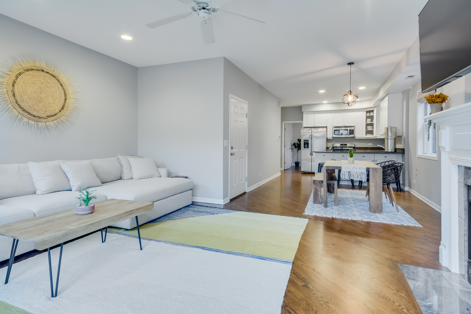 1541 W Roscoe Street Unit: 2