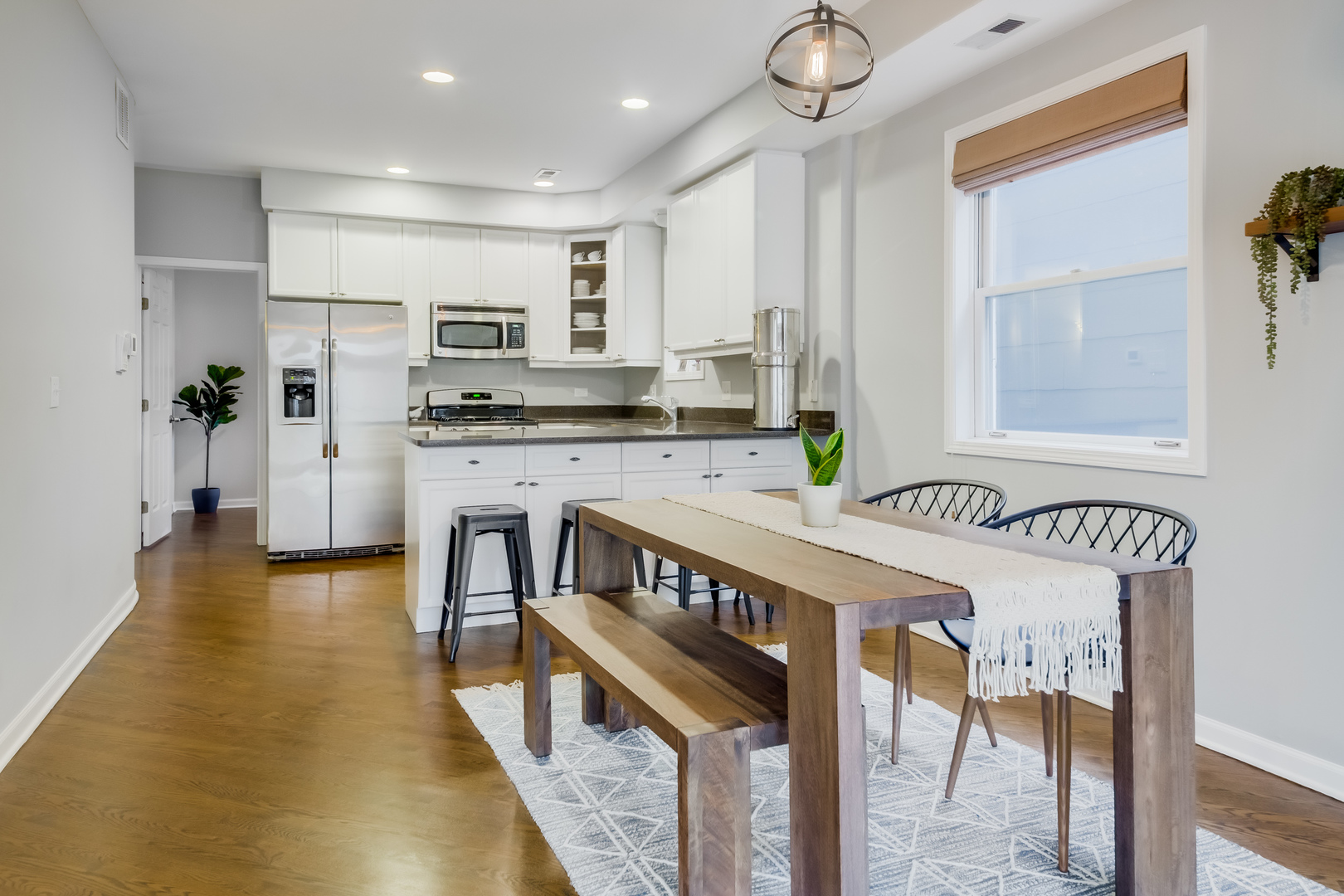 1541 W Roscoe Street Unit: 2