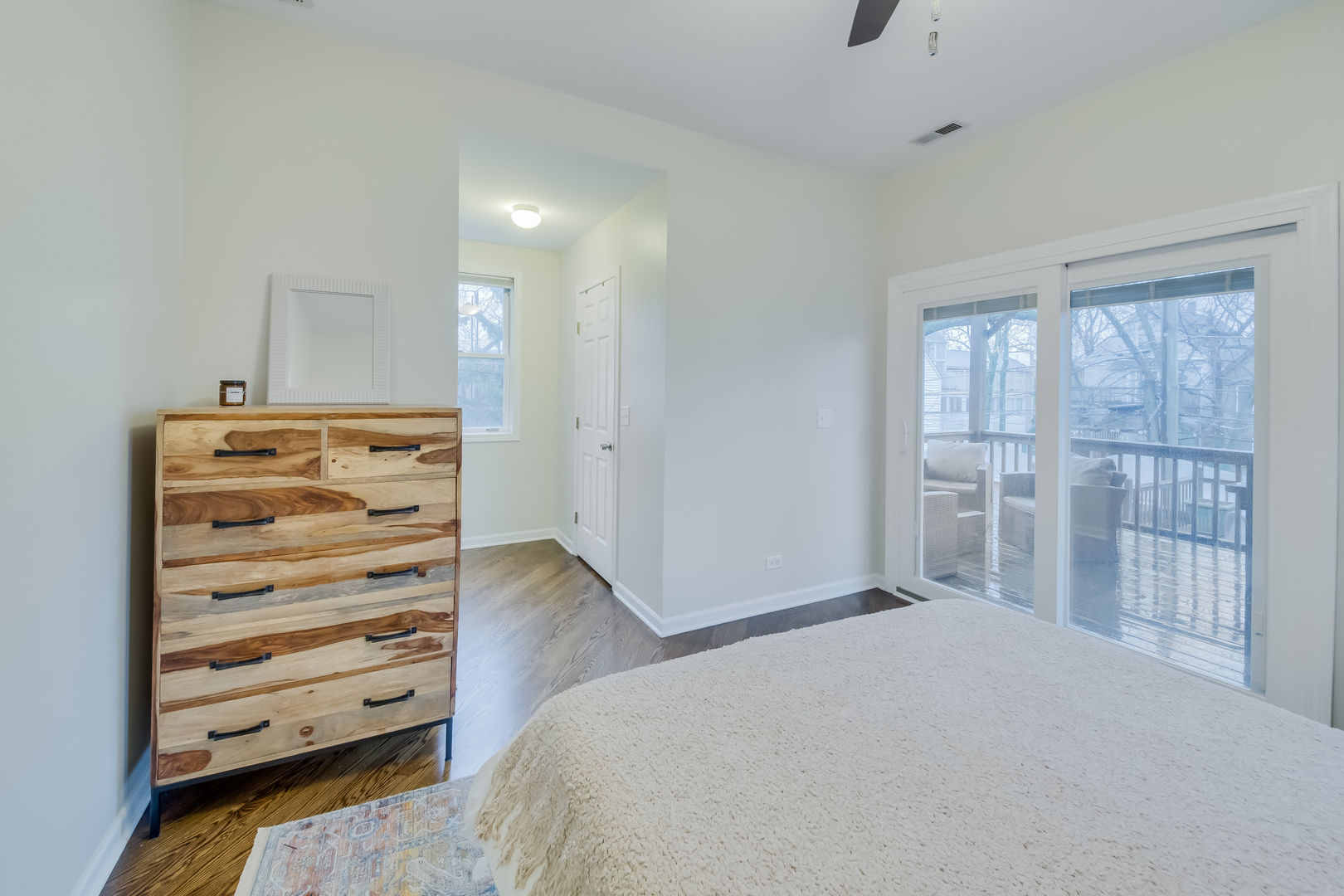1541 W Roscoe Street Unit: 2