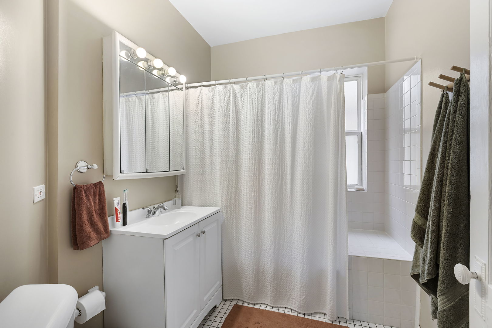 2619 W Leland Avenue Unit: 2