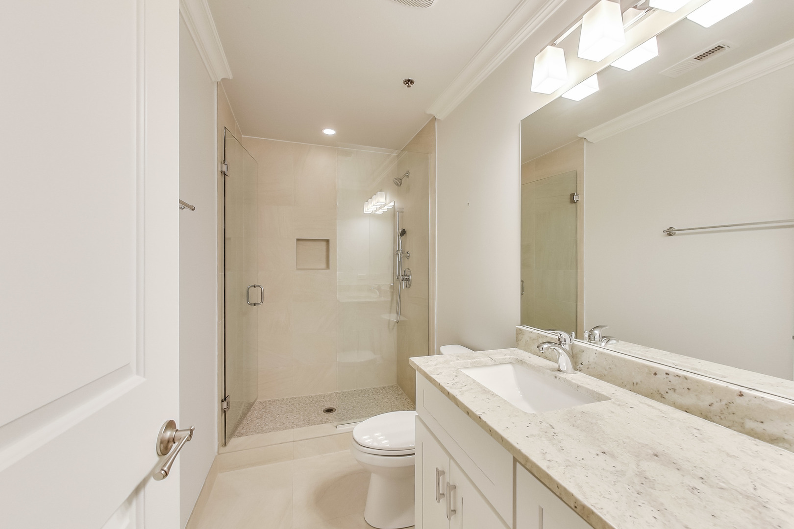 1247 W Madison Street Unit: 212