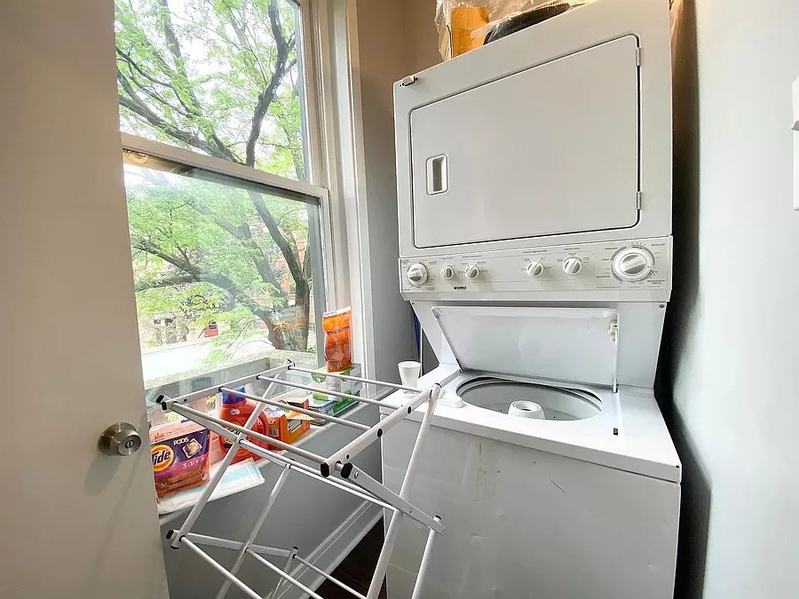 2129 N Racine Avenue Unit: 3