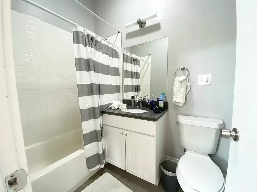 2129 N Racine Avenue Unit: 3