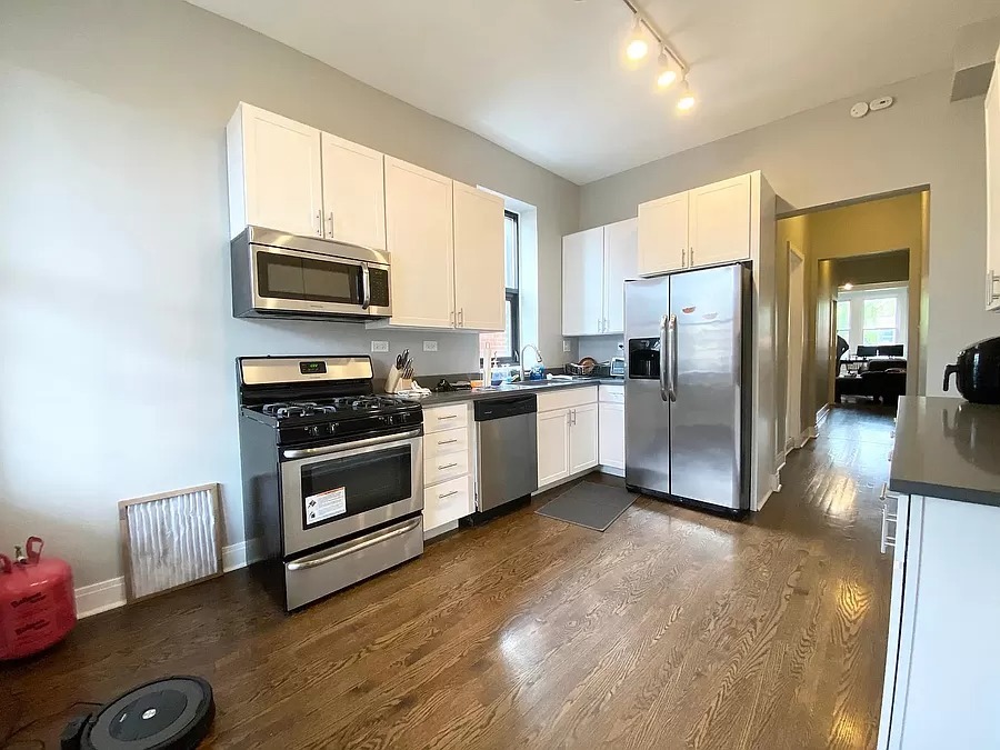 2129 N Racine Avenue Unit: 3