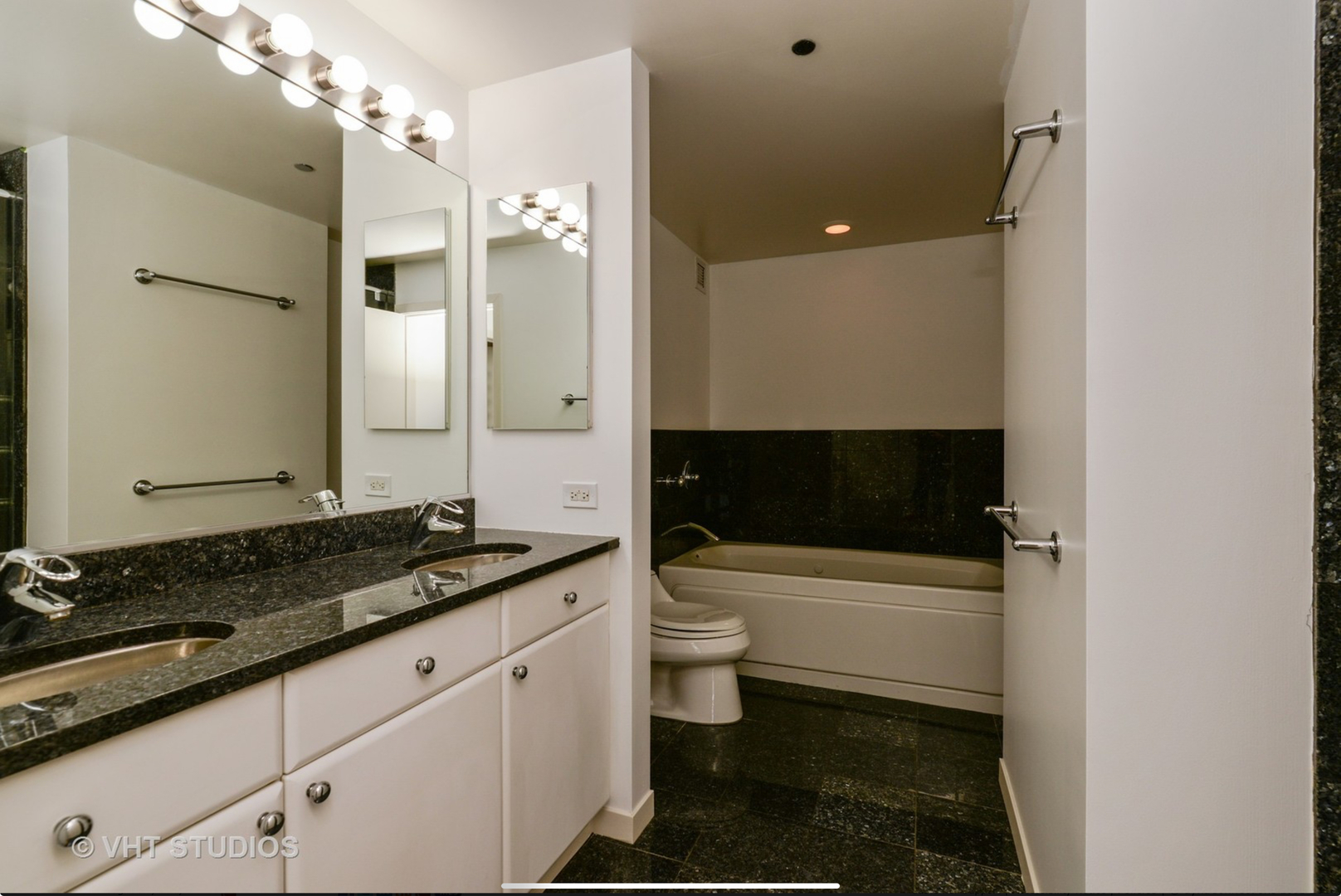 200 W Grand Avenue Unit: 1904