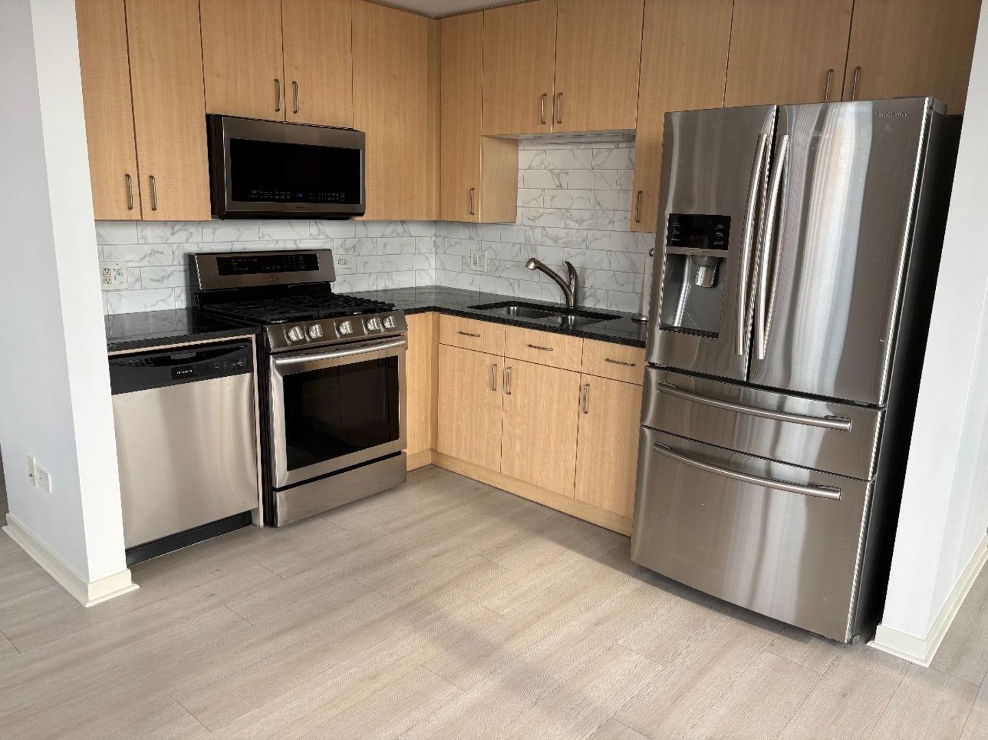 200 W Grand Avenue Unit: 1904