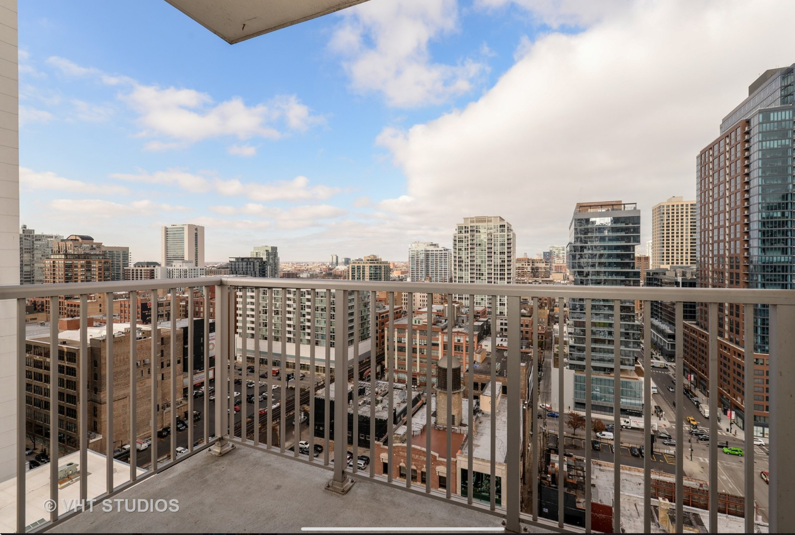 200 W Grand Avenue Unit: 1904
