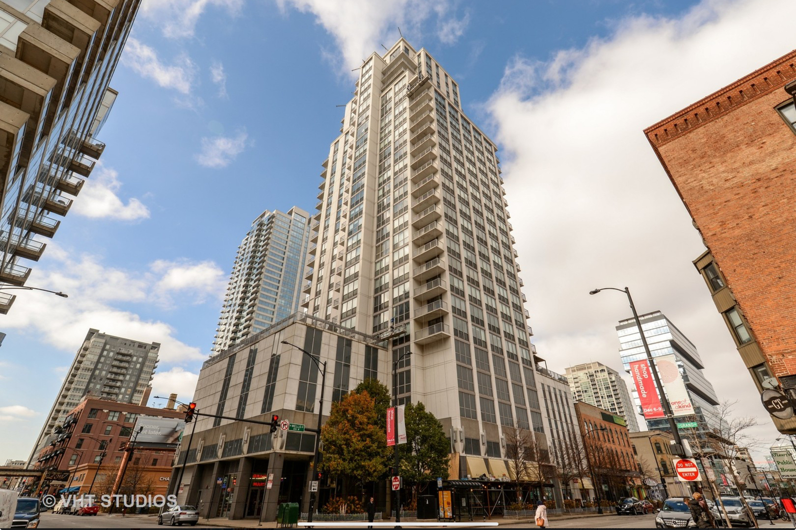 200 W Grand Avenue Unit: 1904