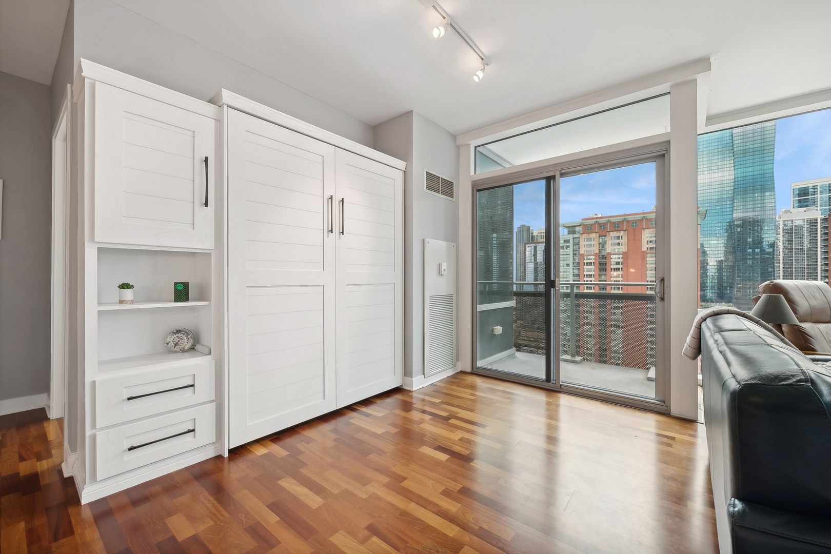 505 N MCCLURG Court Unit: 2704