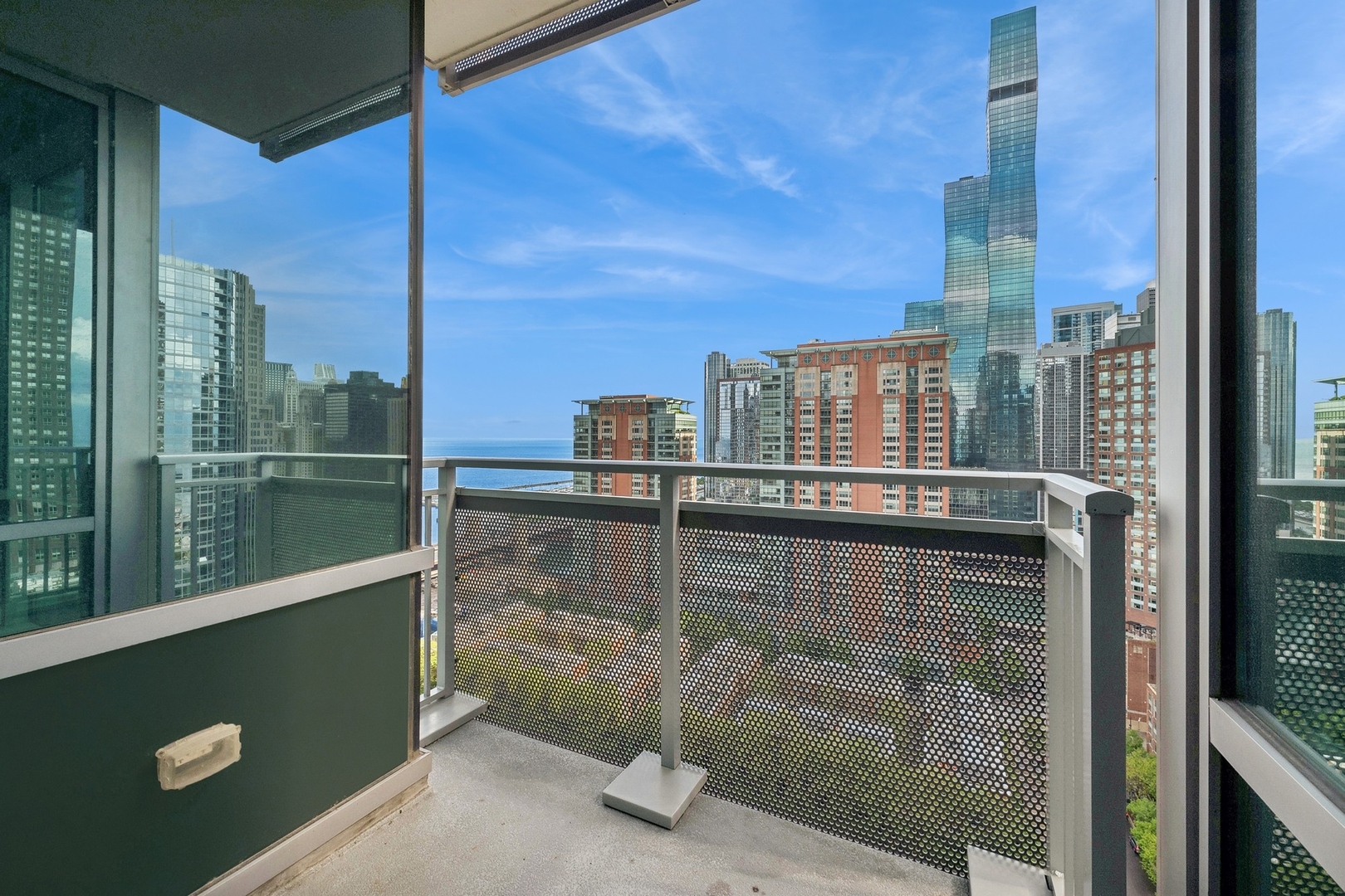 505 N MCCLURG Court Unit: 2704