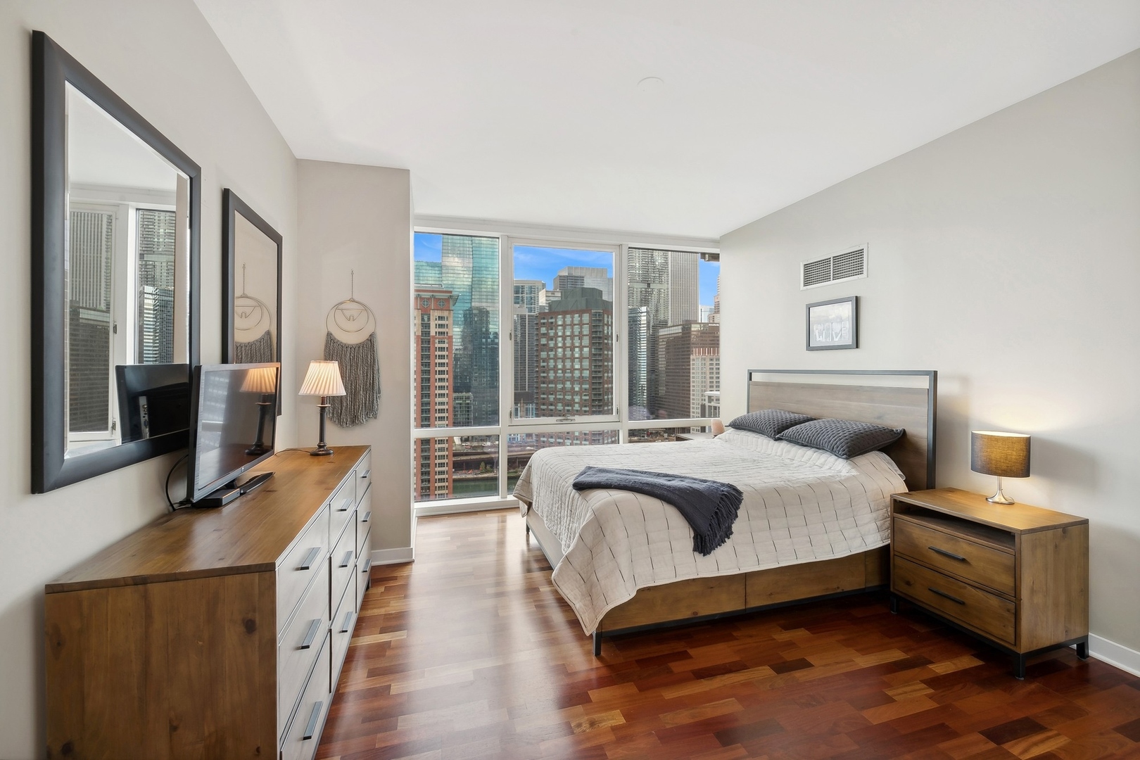 505 N MCCLURG Court Unit: 2704