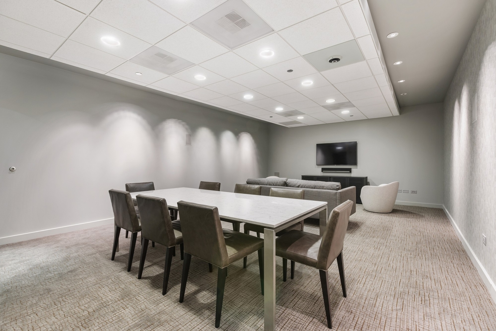 505 N MCCLURG Court Unit: 2704