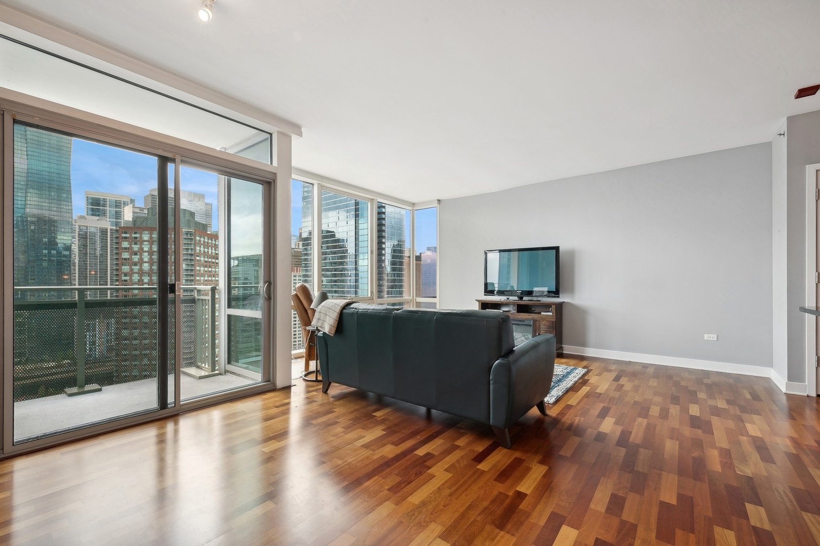 505 N MCCLURG Court Unit: 2704