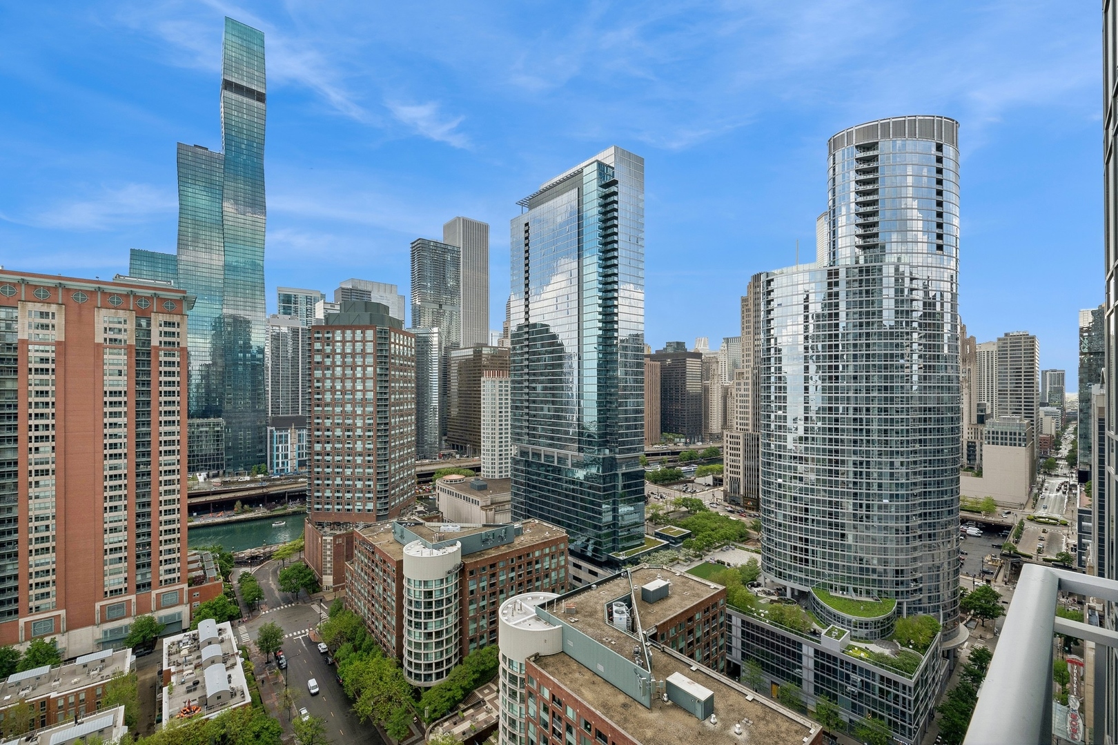 505 N MCCLURG Court Unit: 2704