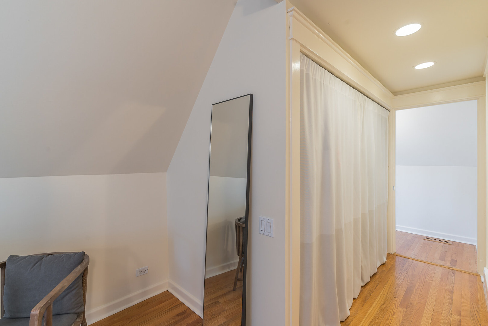 2729 N RACINE Avenue Unit: N