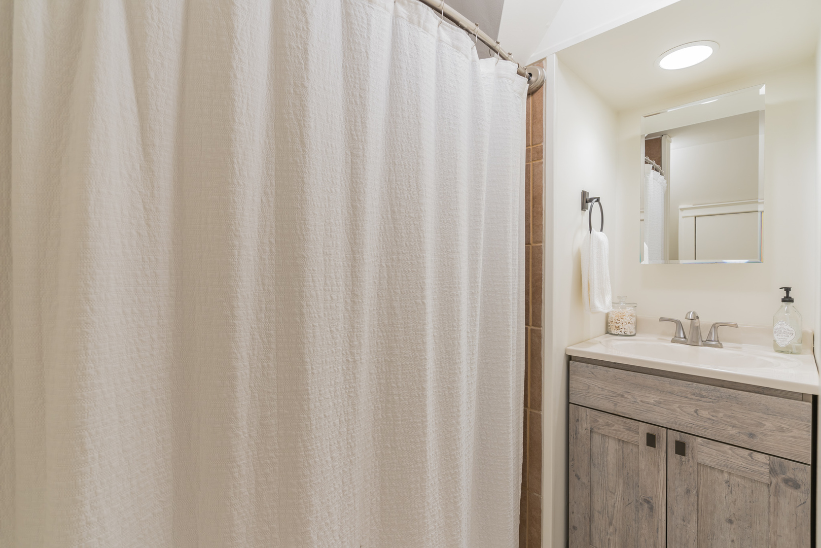 2729 N RACINE Avenue Unit: N