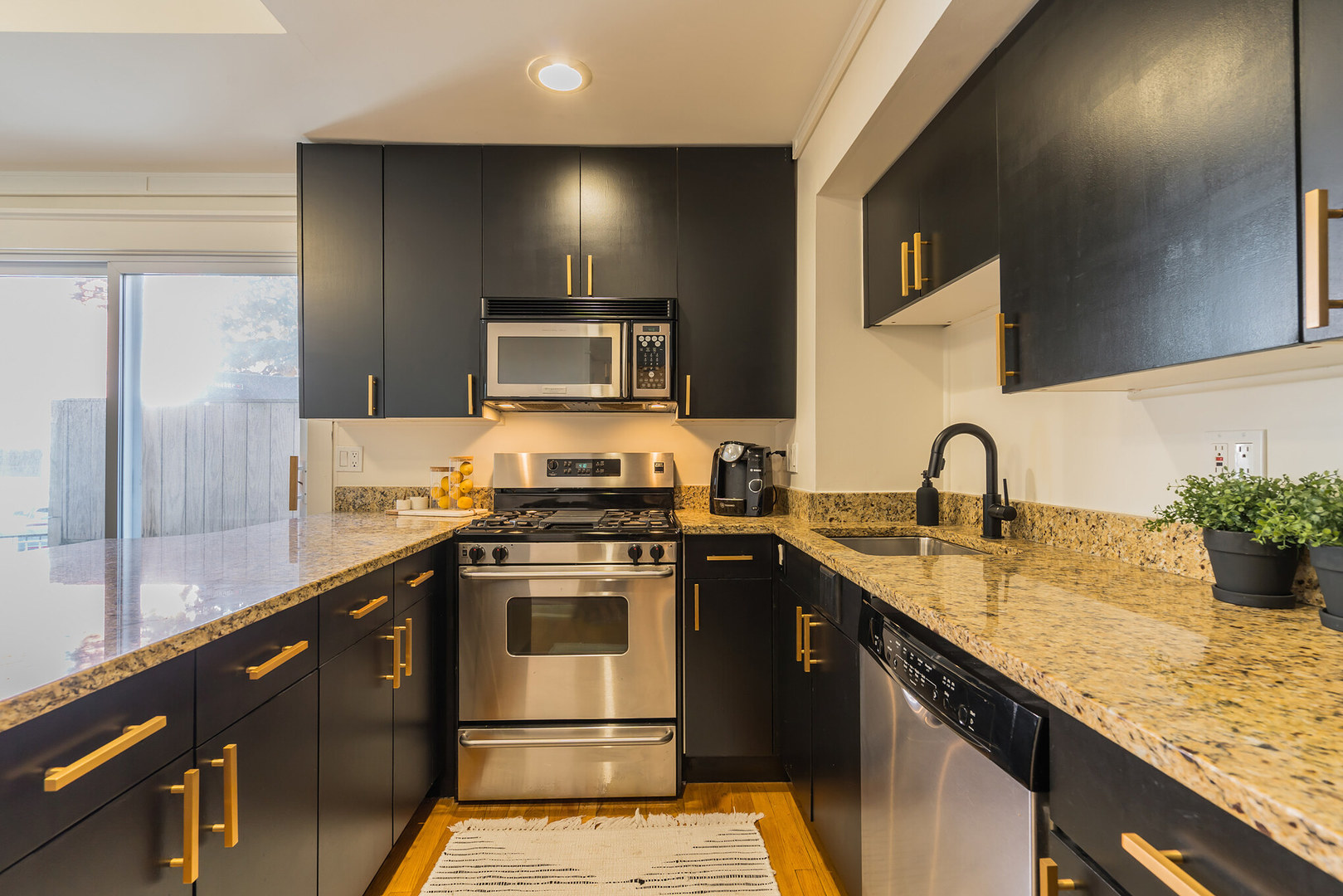 2729 N RACINE Avenue Unit: N