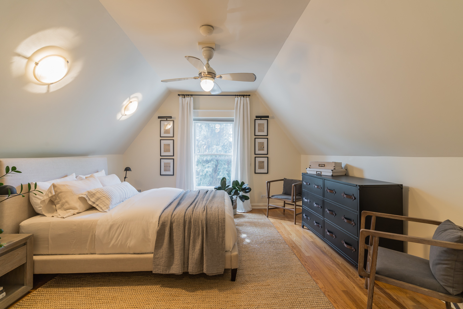 2729 N RACINE Avenue Unit: N