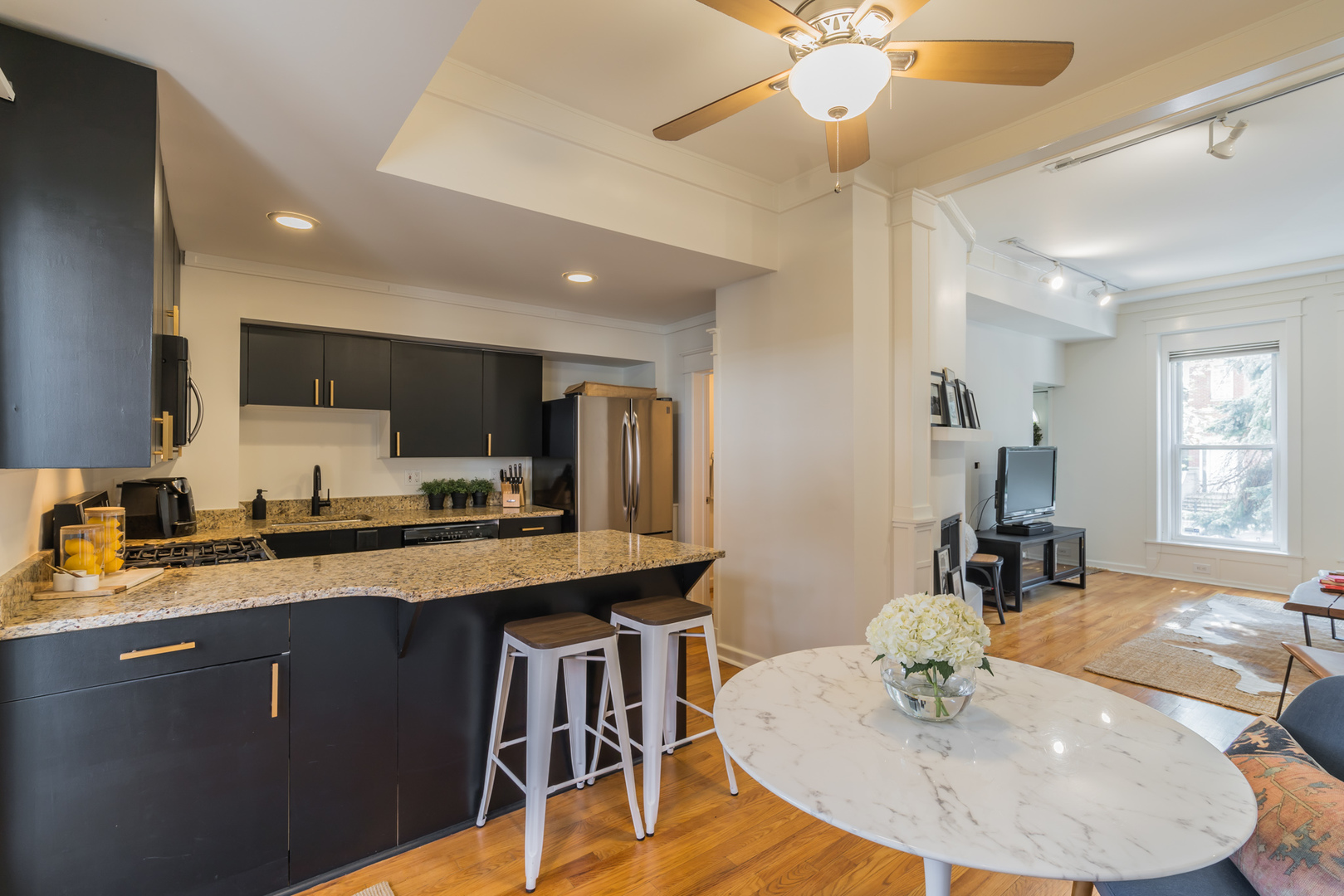 2729 N RACINE Avenue Unit: N