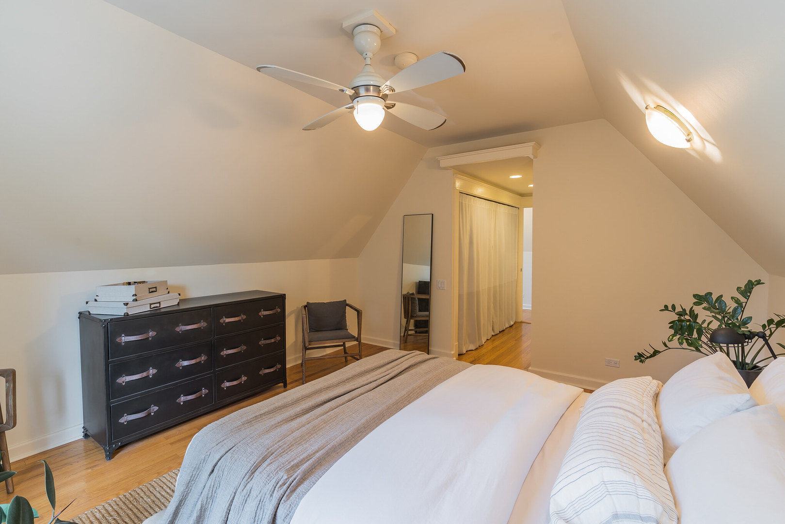 2729 N RACINE Avenue Unit: N