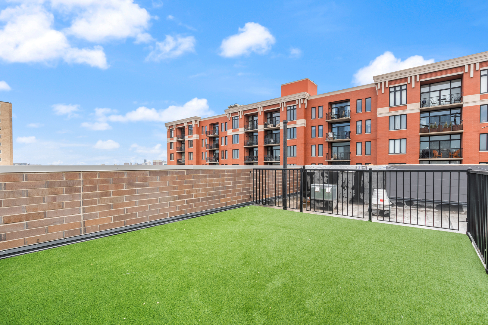 3217 N Clark Street Unit: 203