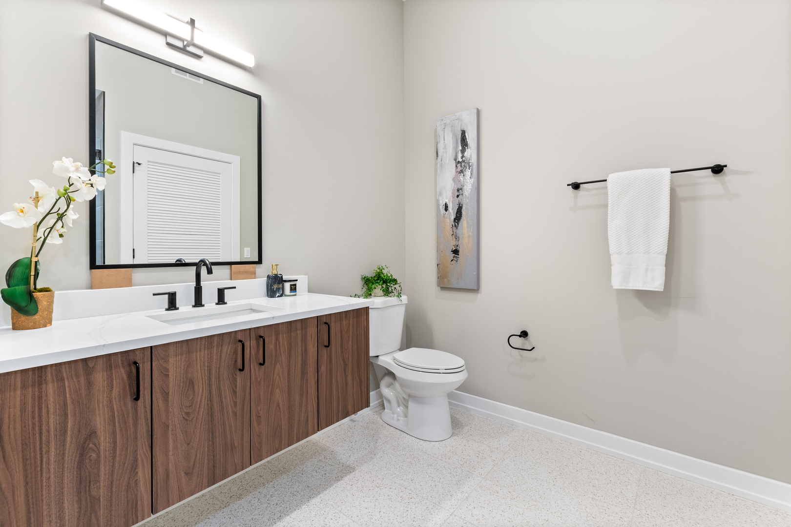 3217 N Clark Street Unit: 203