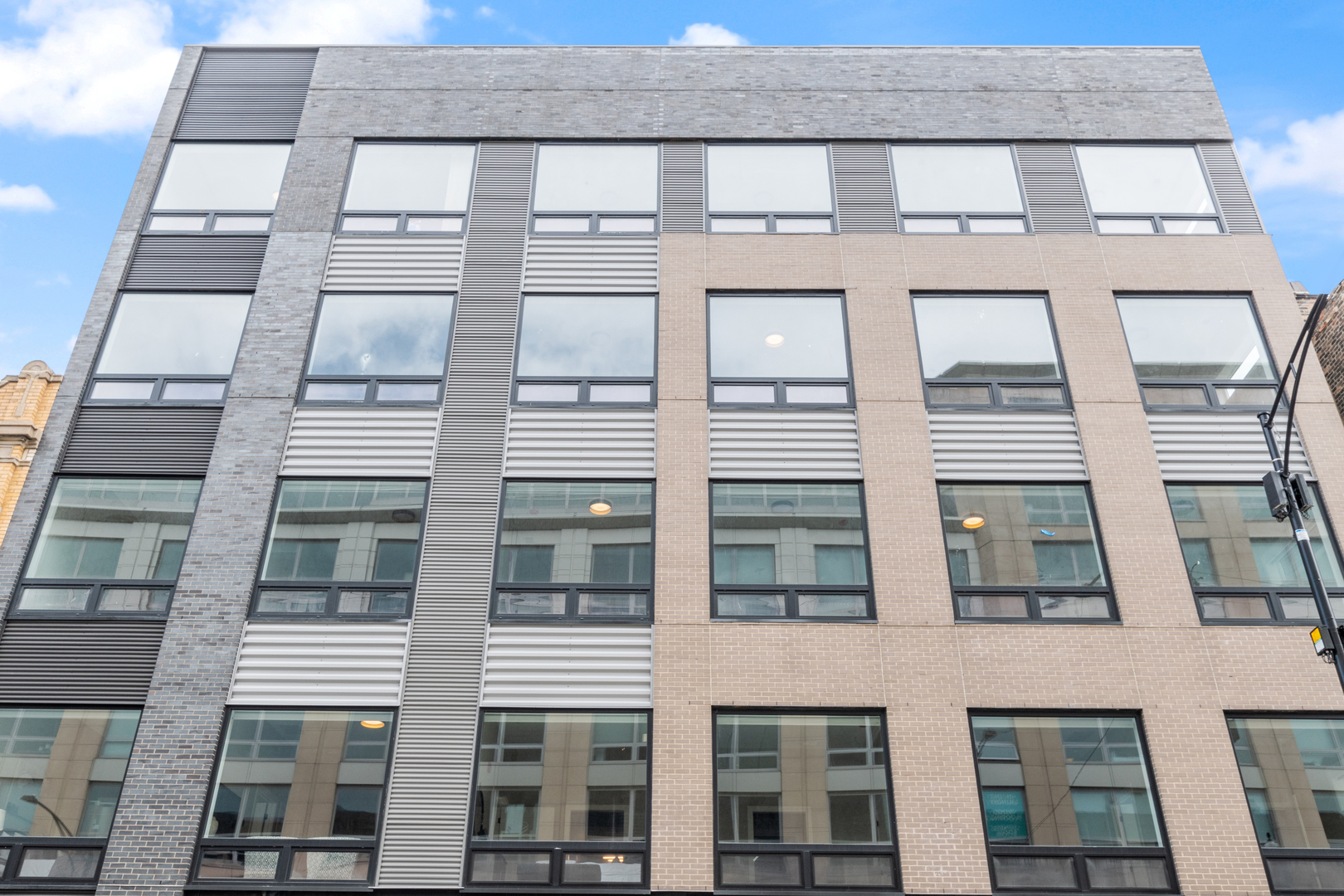 3217 N Clark Street Unit: 203