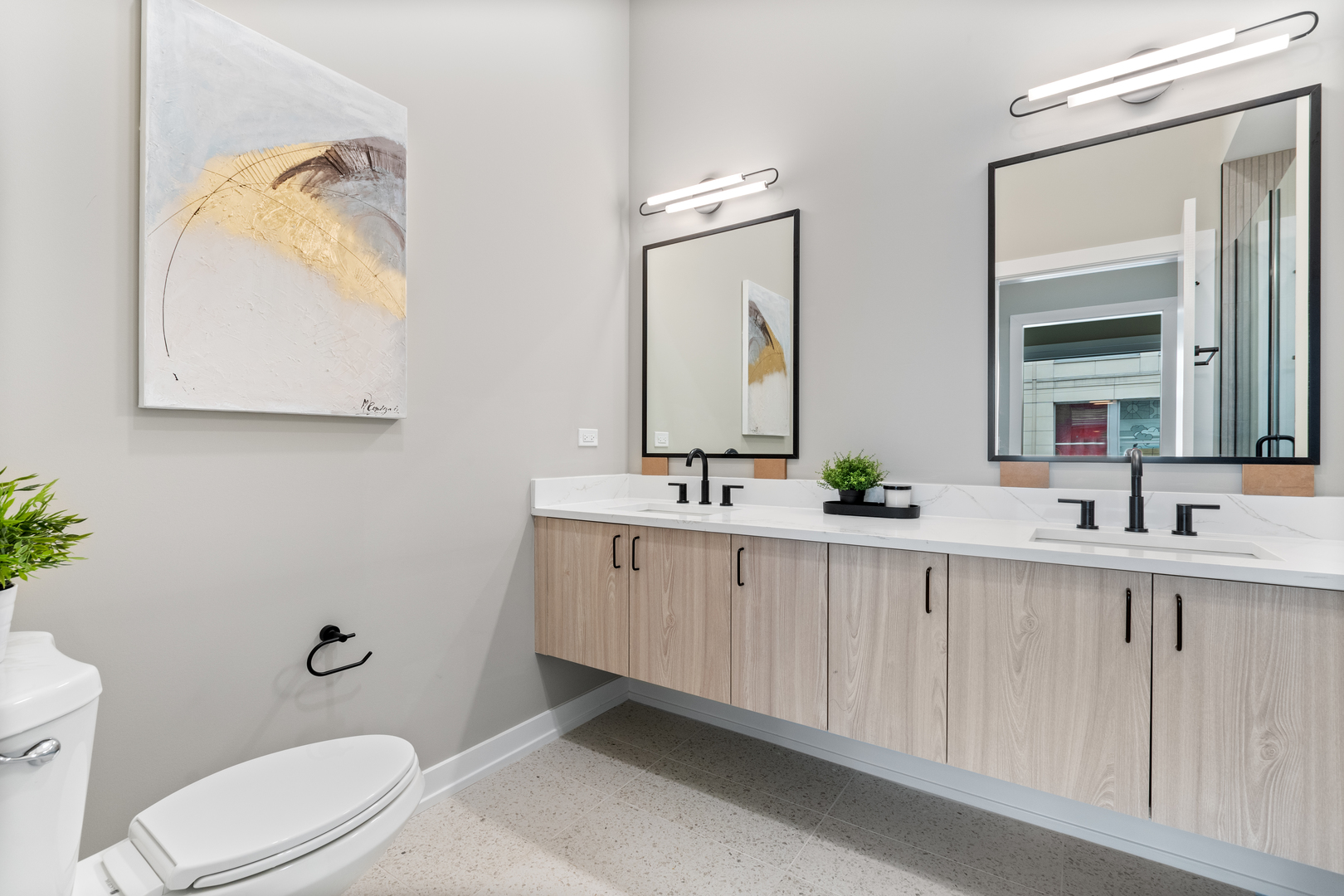 3217 N Clark Street Unit: 203