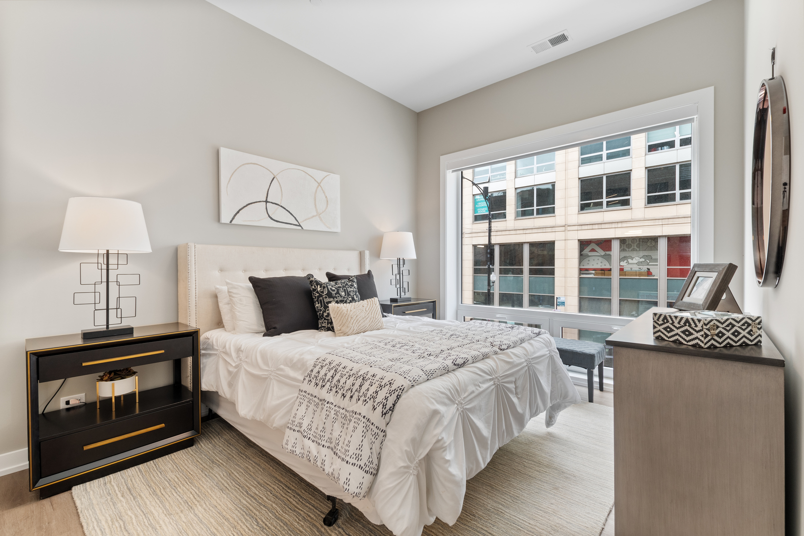 3217 N Clark Street Unit: 203