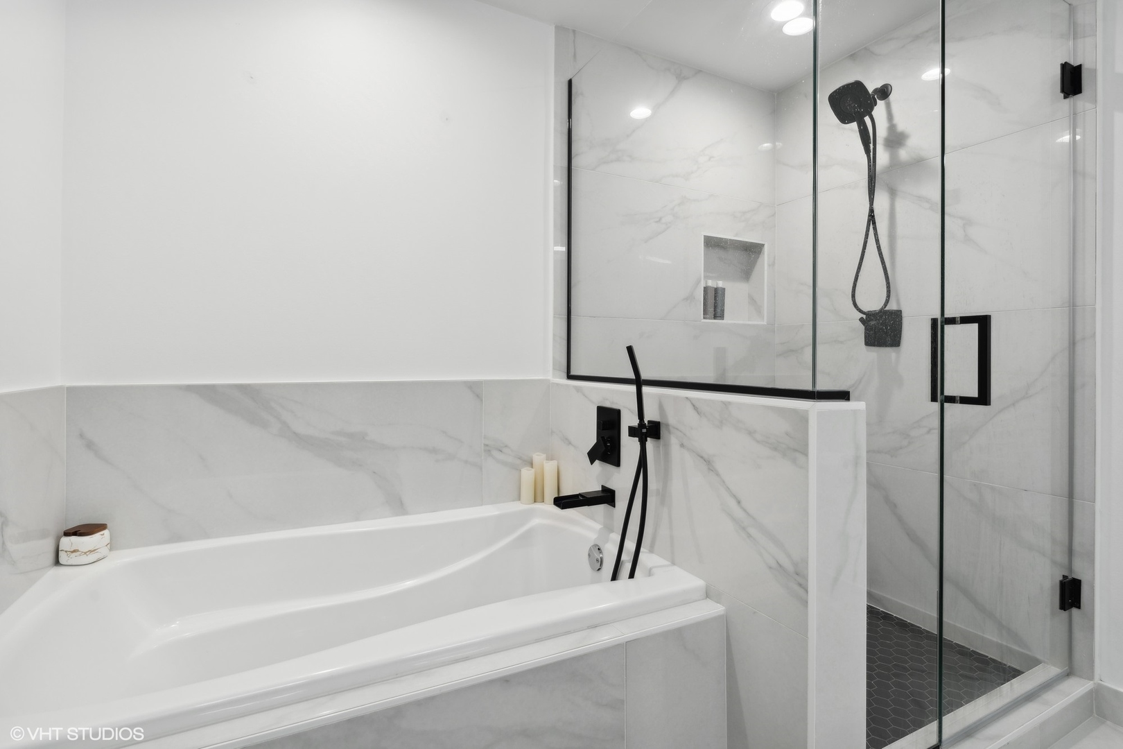 2230 N Lincoln Avenue Unit: 303