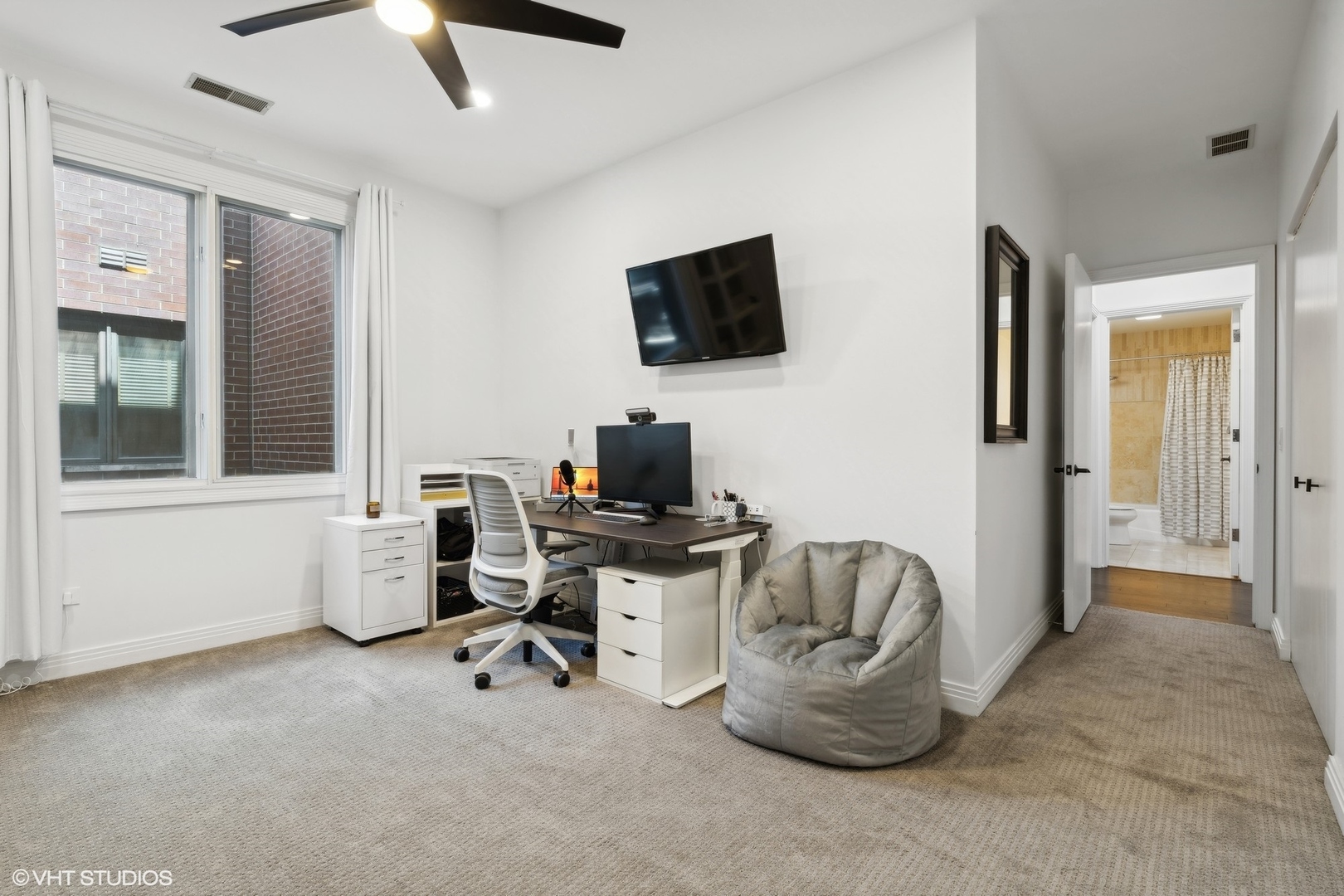 2230 N Lincoln Avenue Unit: 303