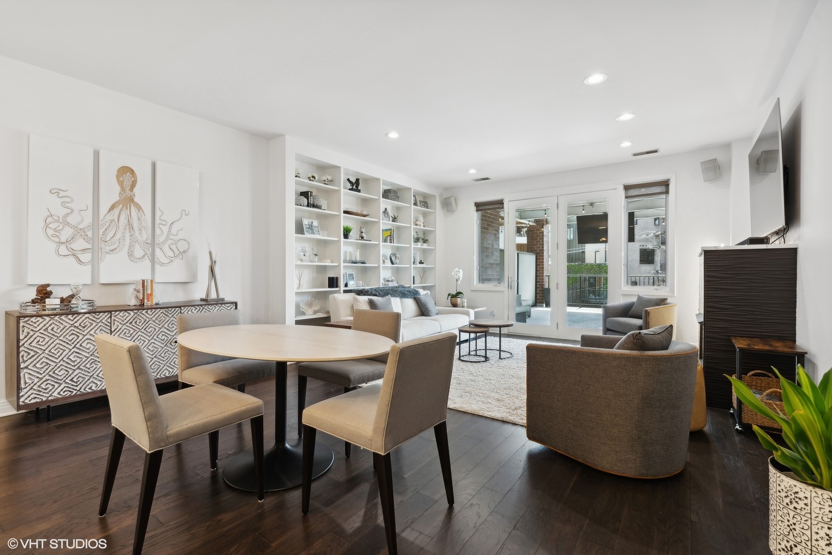 2230 N Lincoln Avenue Unit: 303