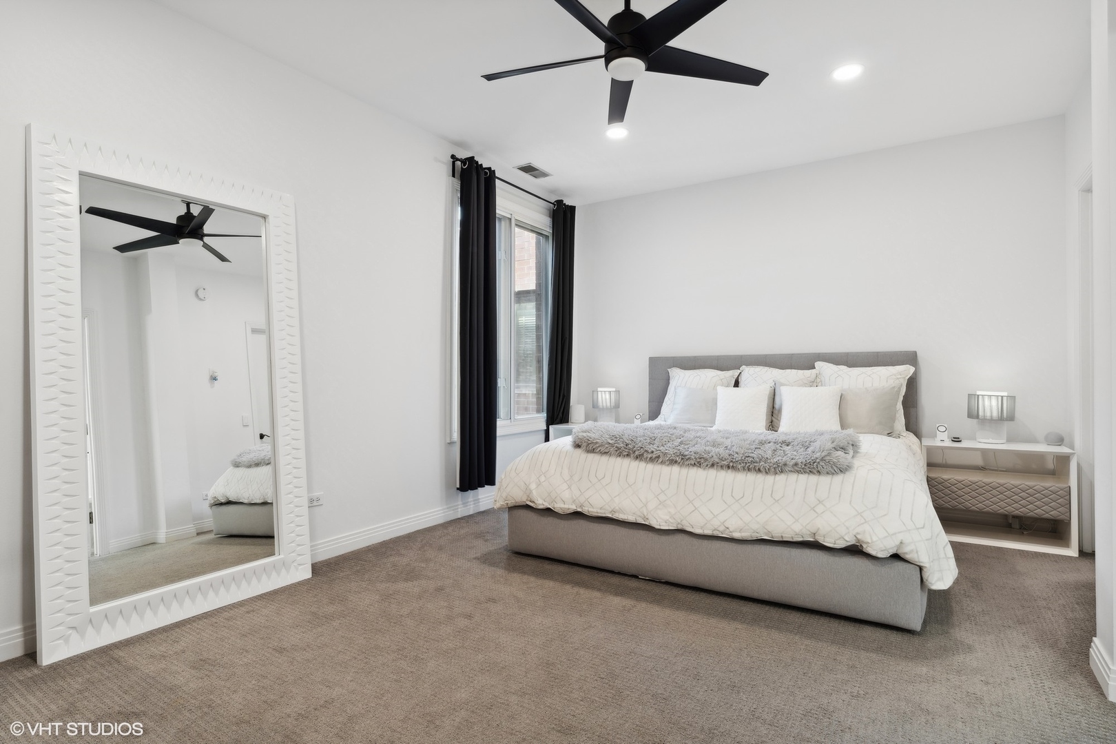 2230 N Lincoln Avenue Unit: 303