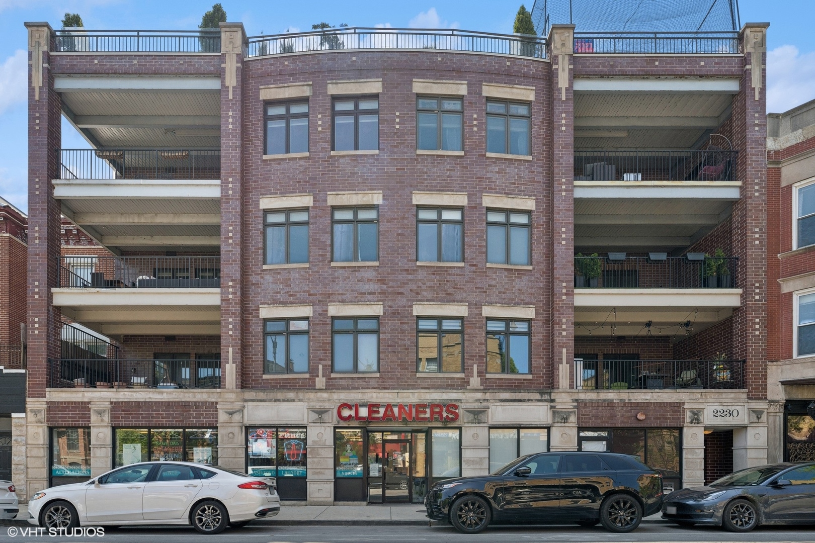 2230 N Lincoln Avenue Unit: 303