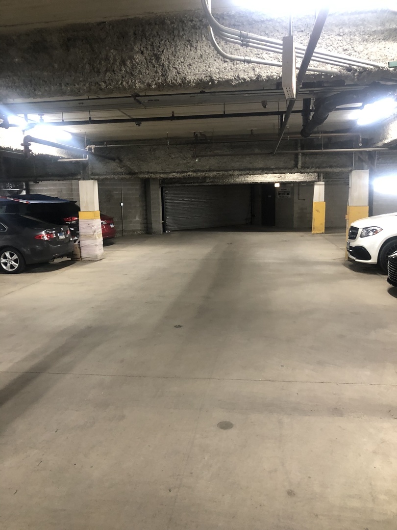 2230 N Lincoln Avenue Unit: 303