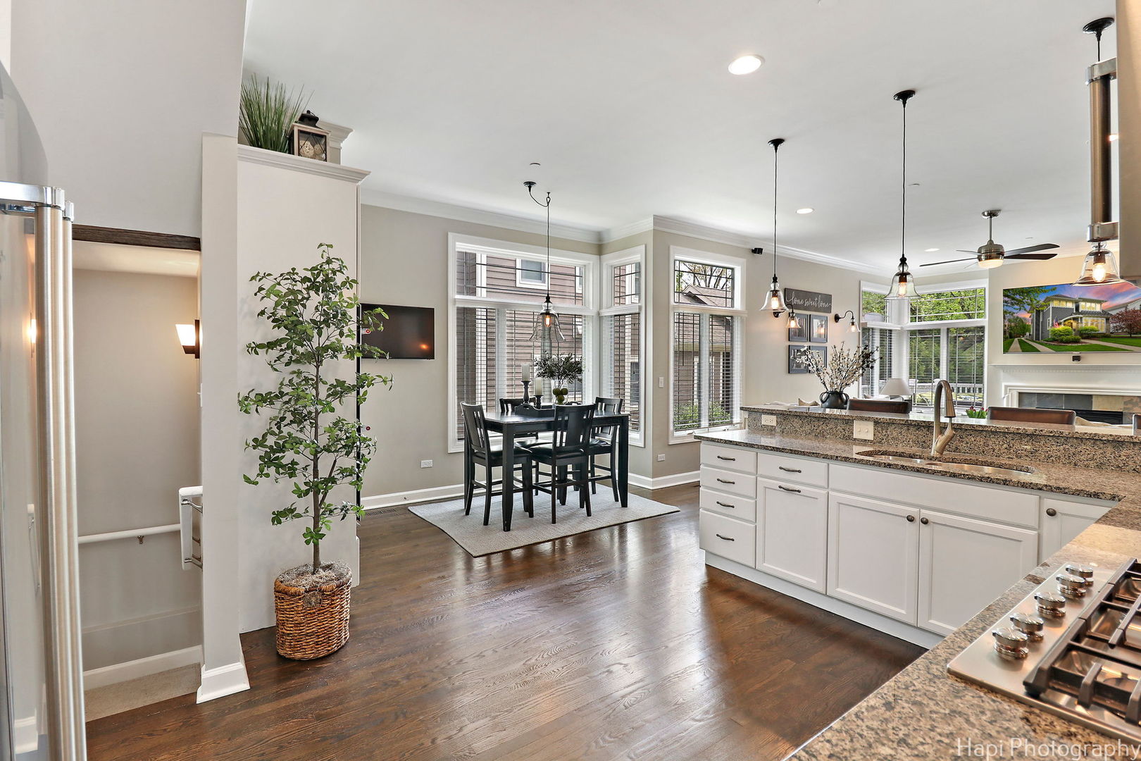 411 E Sunnyside Avenue