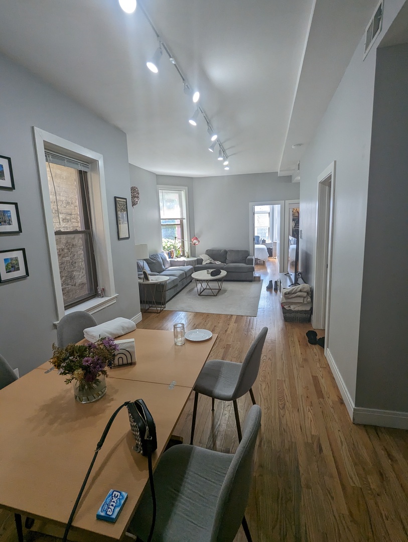 2425 N Geneva Terrace Unit: 2