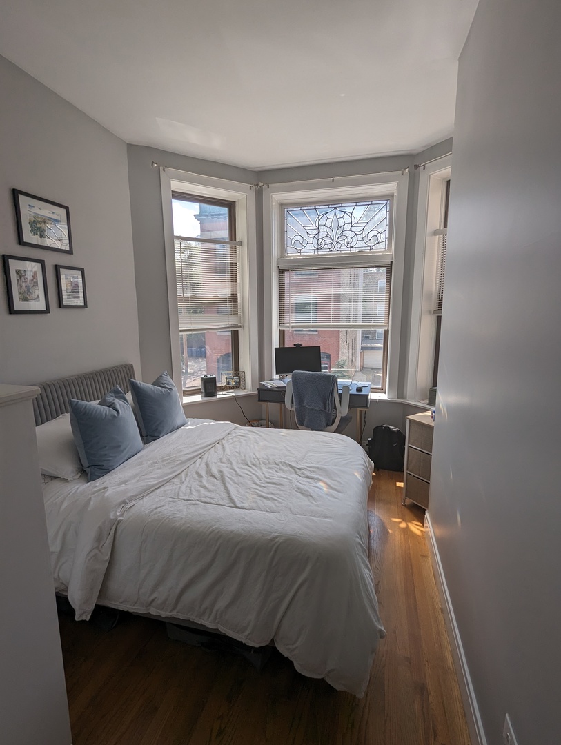 2425 N Geneva Terrace Unit: 2