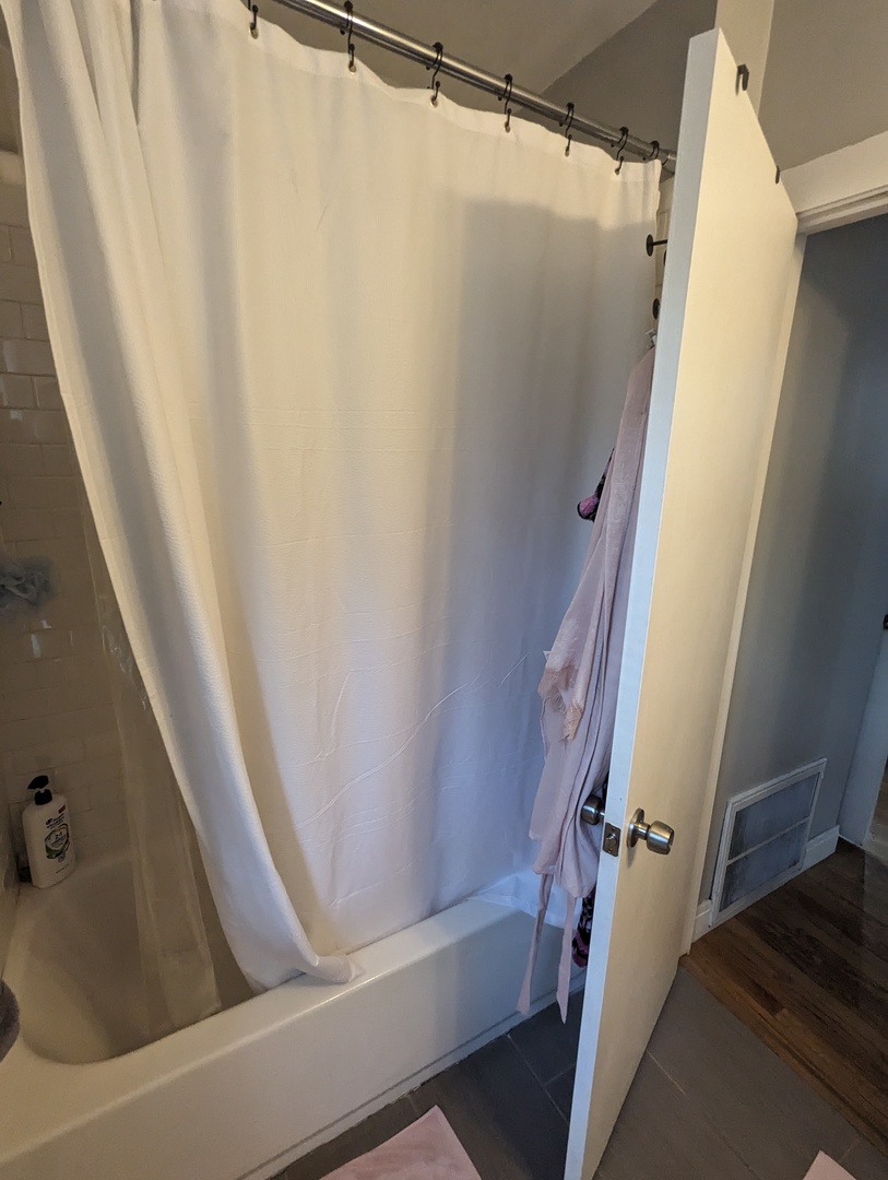 2425 N Geneva Terrace Unit: 2