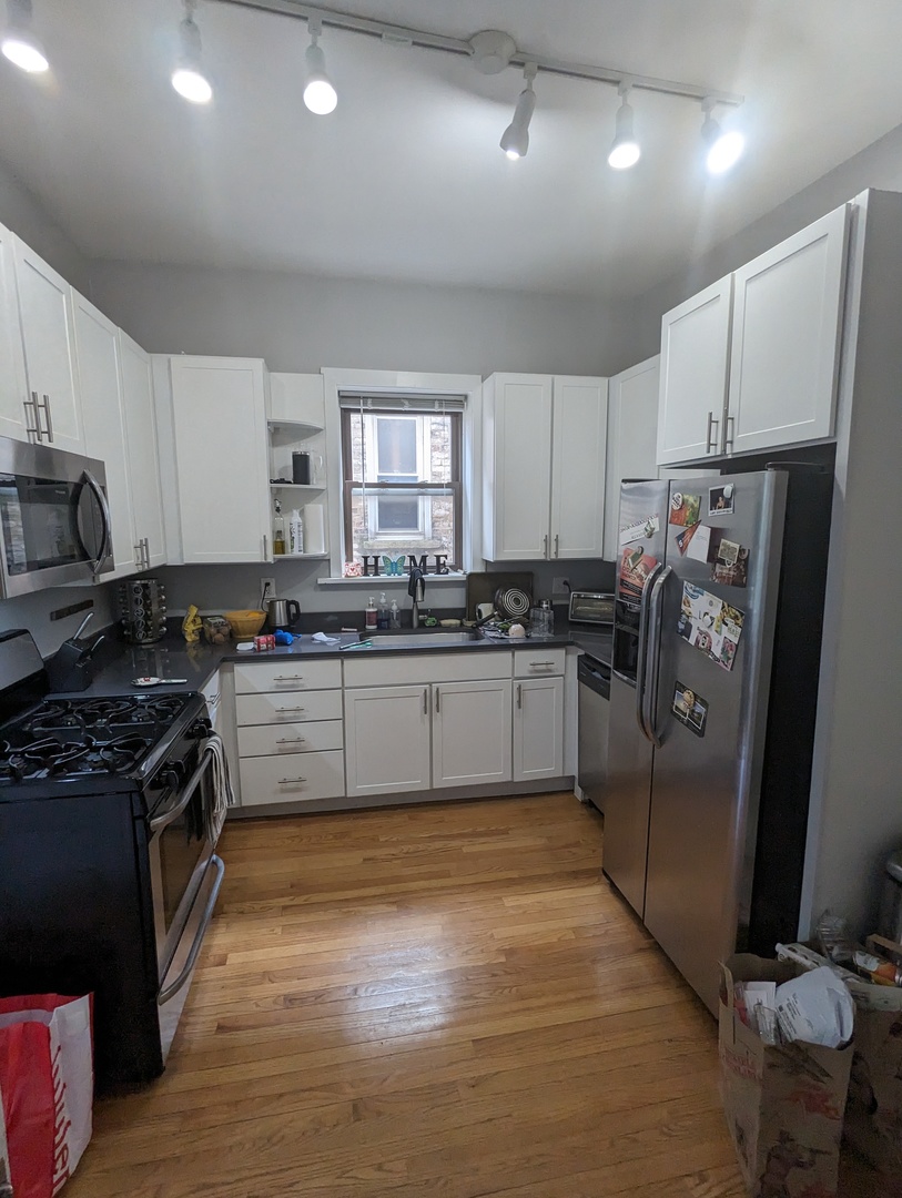 2425 N Geneva Terrace Unit: 2