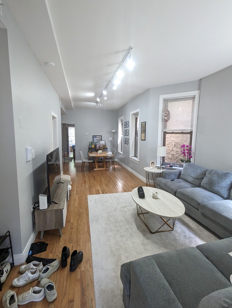 2425 N Geneva Terrace Unit: 2