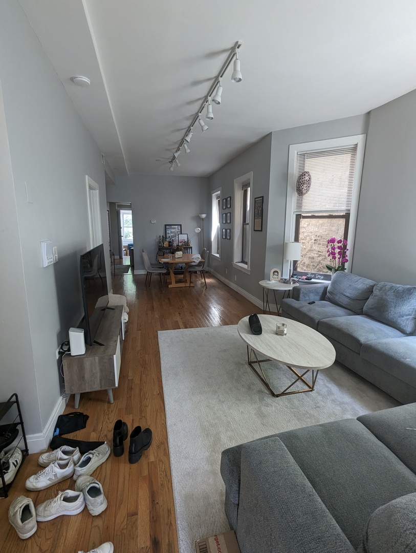 2425 N Geneva Terrace Unit: 2