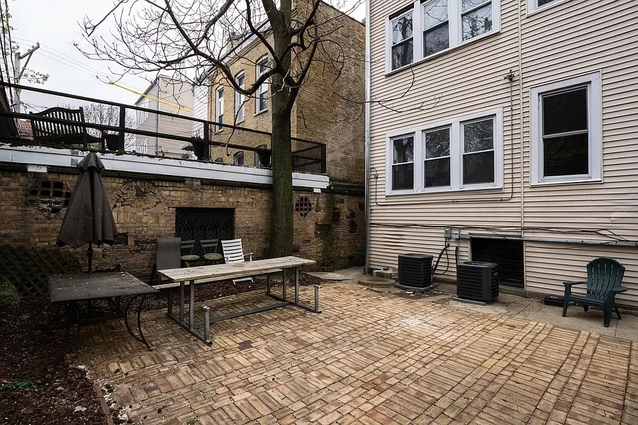 2425 N Geneva Terrace Unit: 2