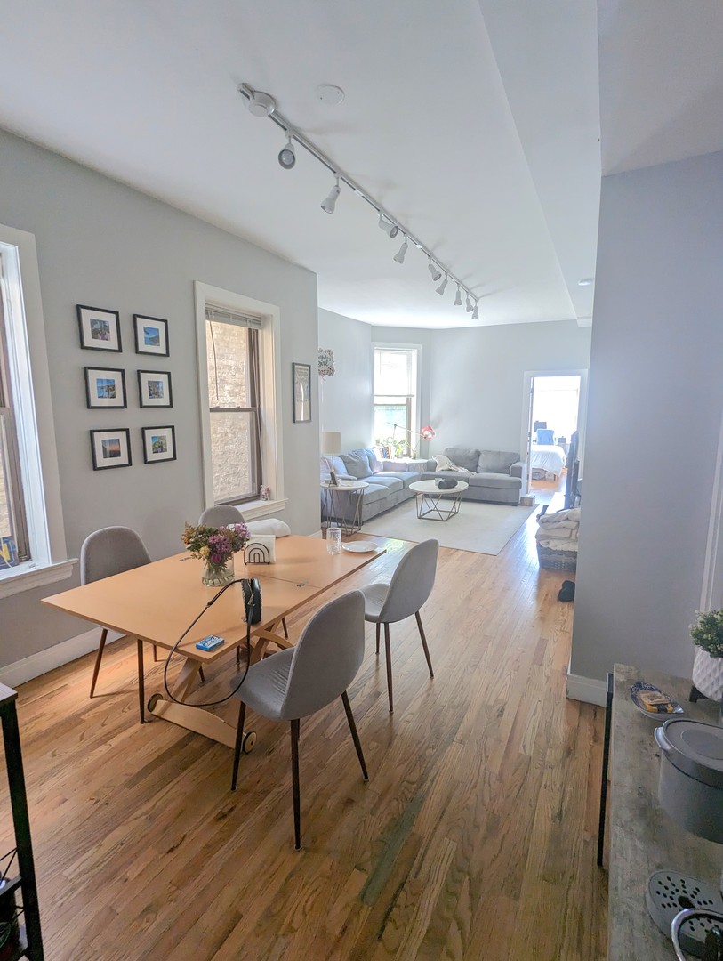 2425 N Geneva Terrace Unit: 2