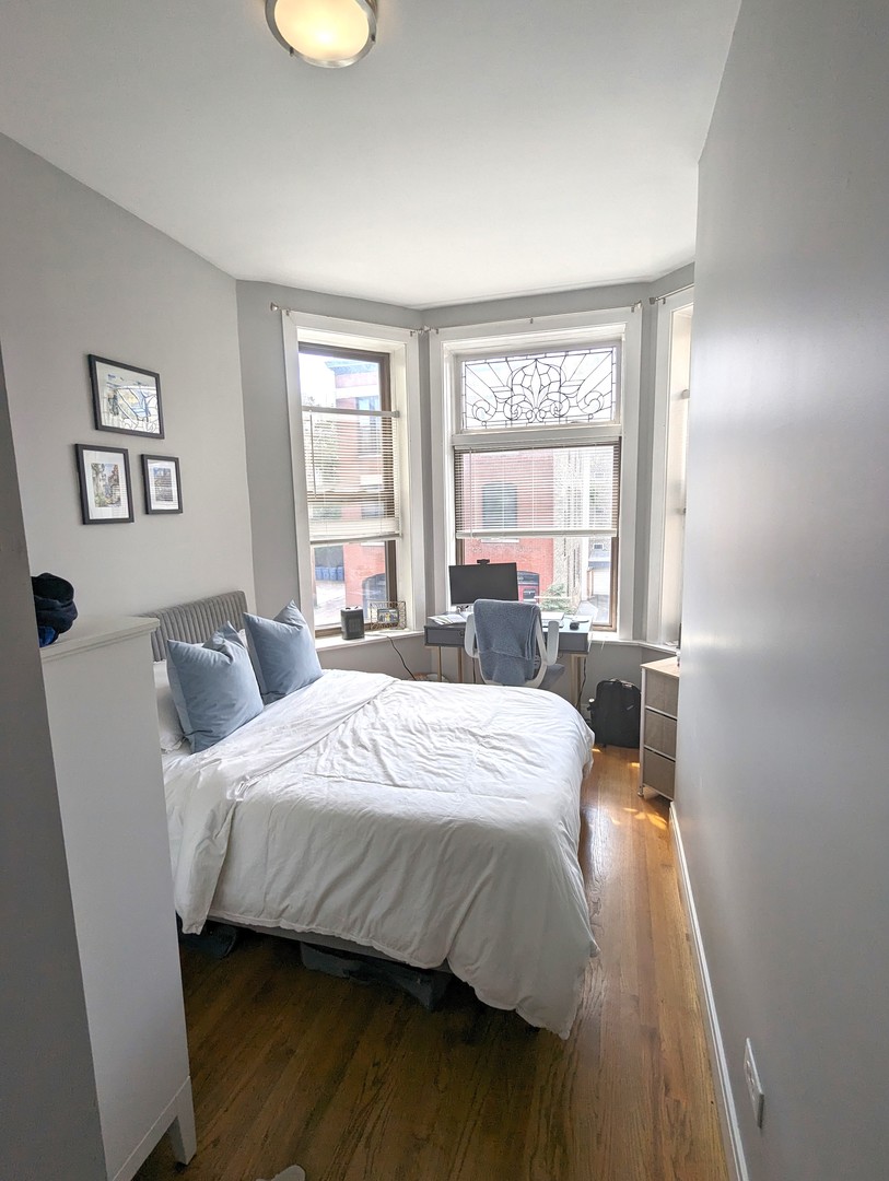 2425 N Geneva Terrace Unit: 2