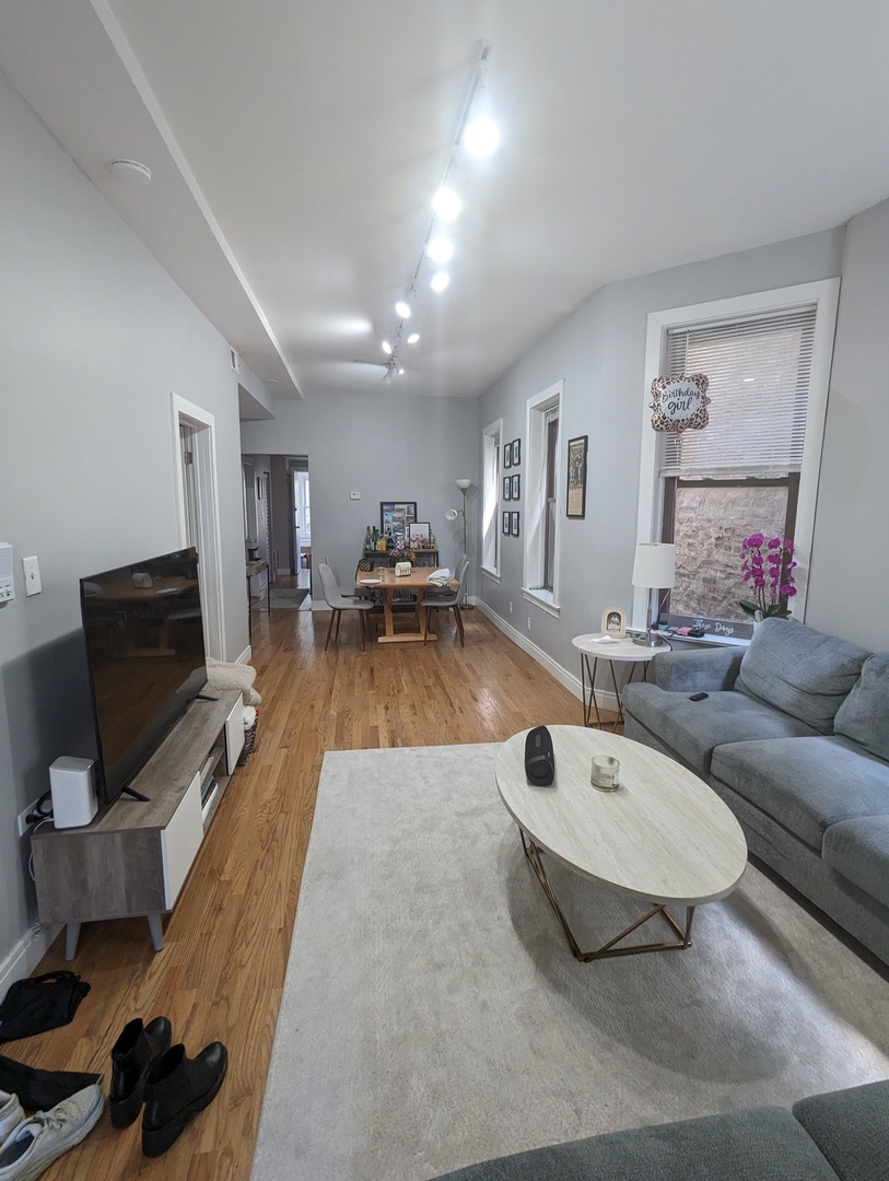 2425 N Geneva Terrace Unit: 2